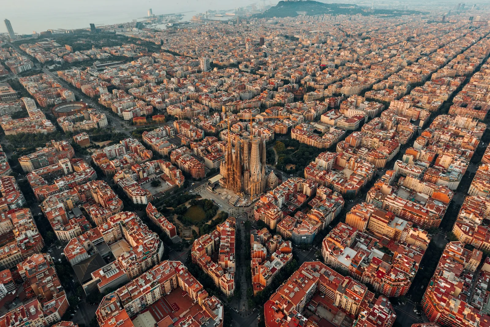 Barcellona: skyline, mare e capolavori di Gaudí