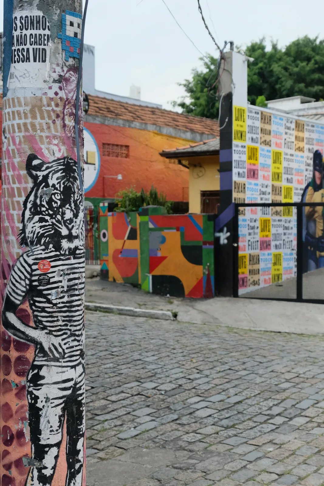 LX Factory street art e locali