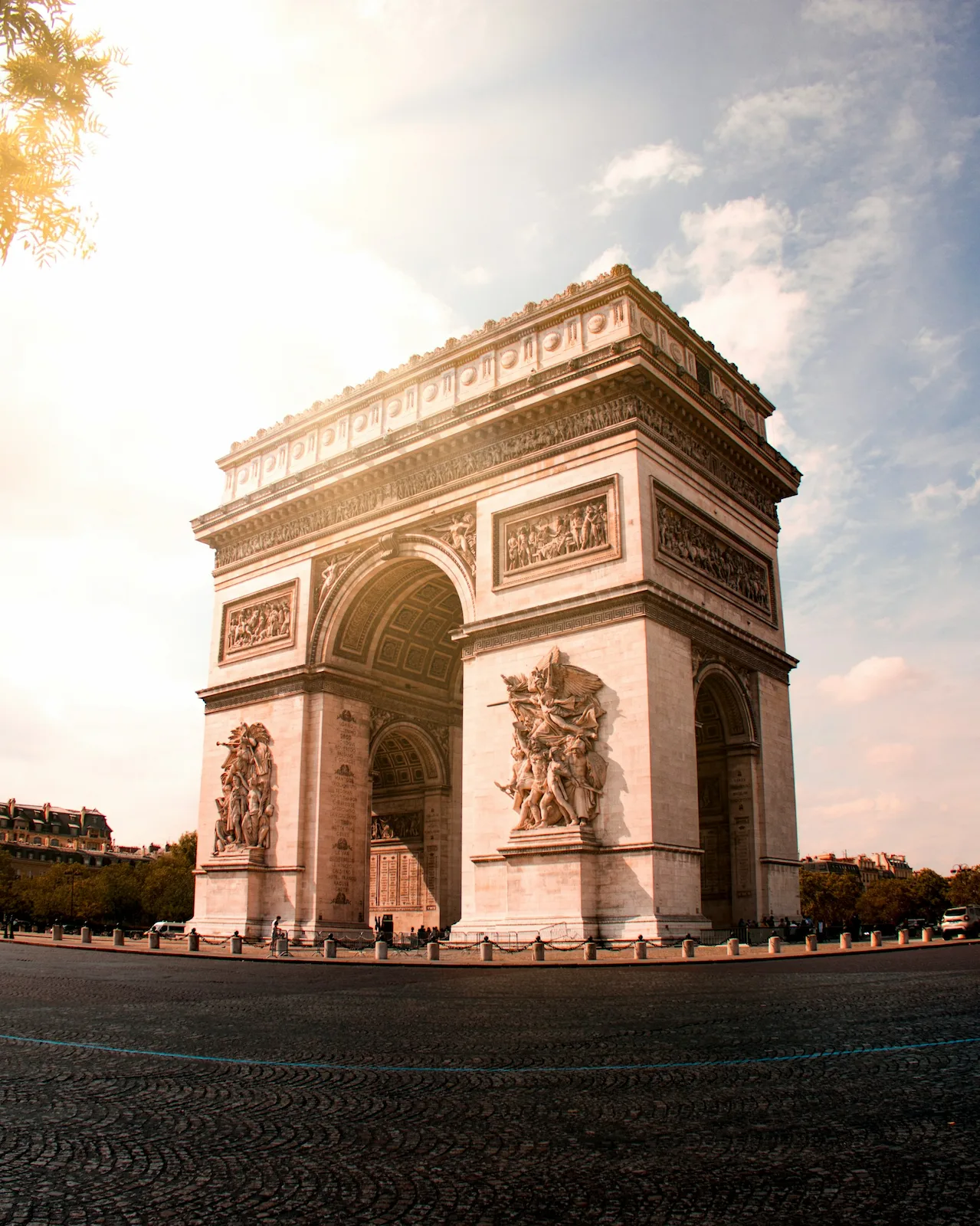 Arc de Triomphe con vista su Champs-Élysées