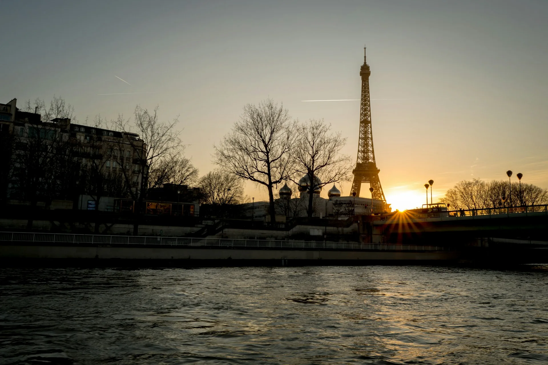 Parigi al tramonto con Torre Eiffel e Senna